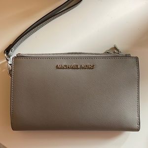 Michael Kors smartphone wallet wristlet